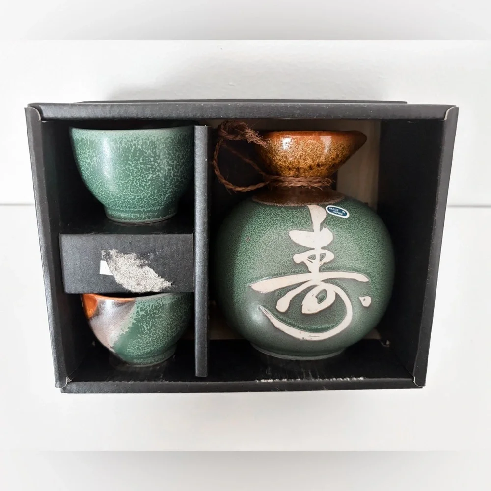 BNIB Vintage Ceramic Sake Set – Bottle + 2 Cups (New in Box), Made in Japan - Picture 7 of 7